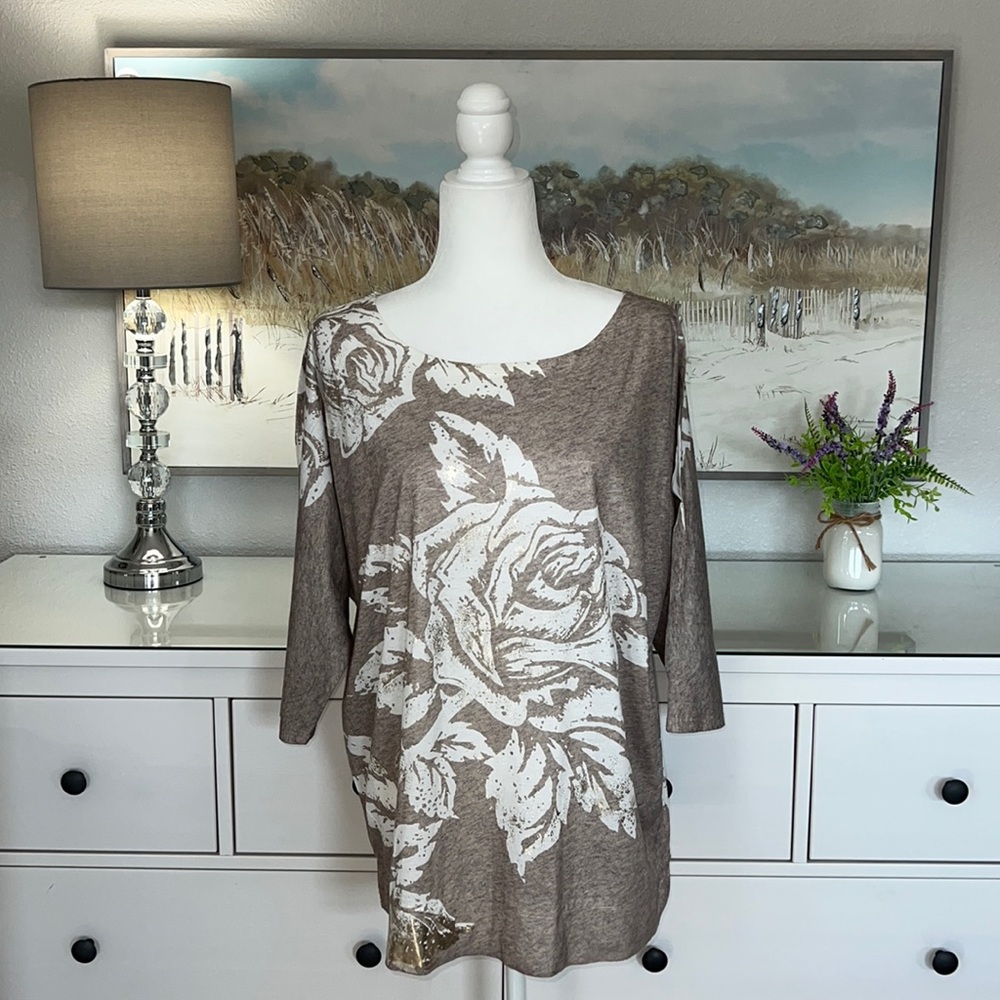 SEVEN7 ✨ Taupe & White W/ Gold Metallic Floral Cold Shoulder Elbow Sleeve Top